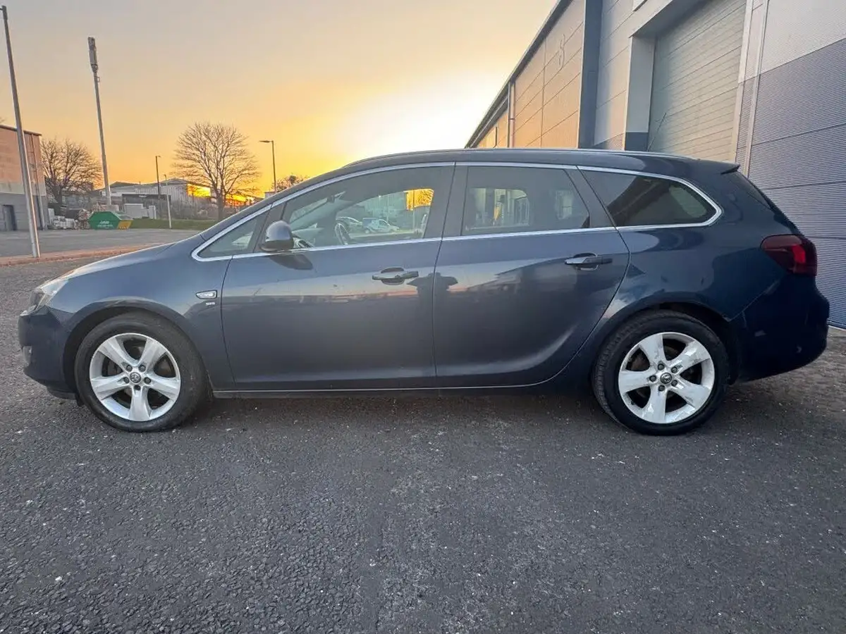 2012-vauxhall-astra-20td-sri-165ps-ss-estate-big-8