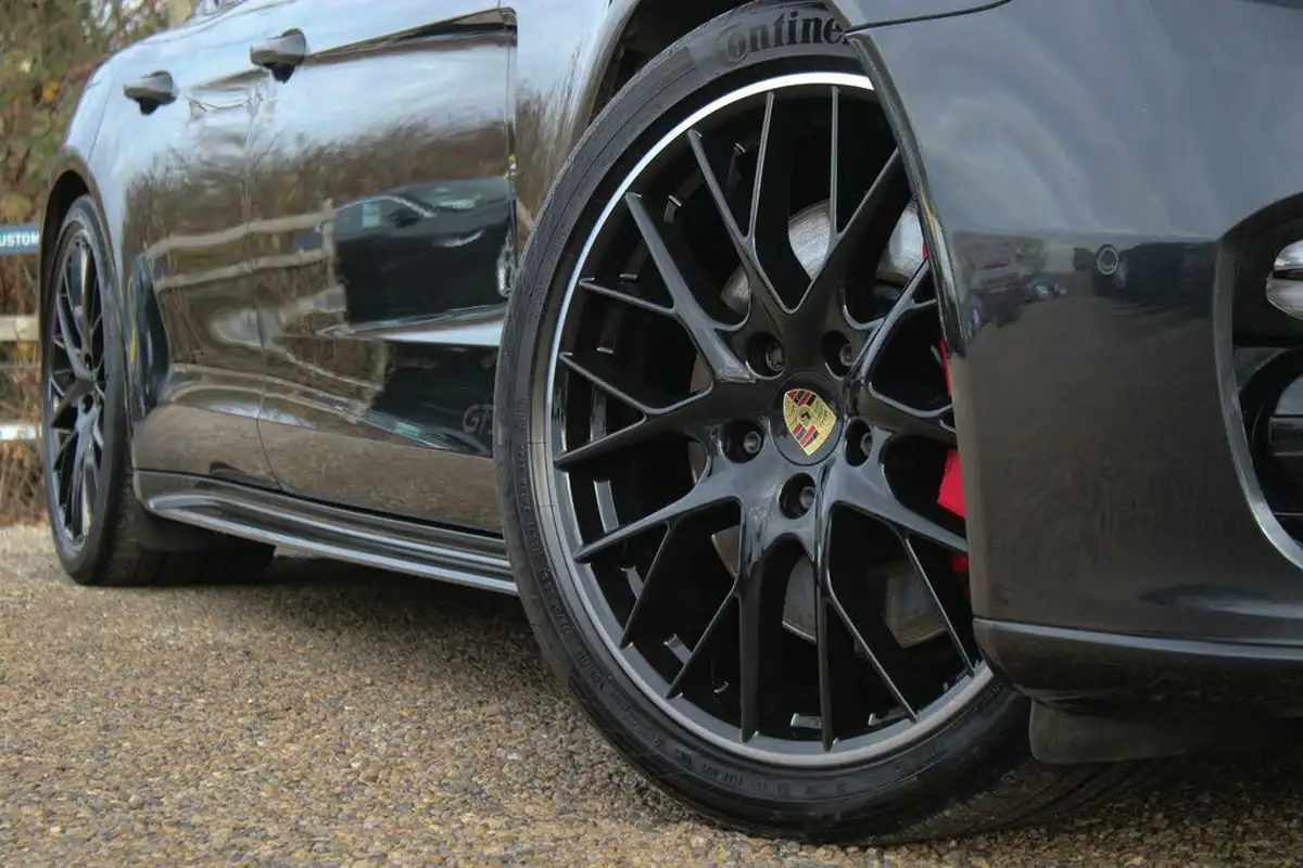 2019-porsche-panamera-40-v8-gts-hatchback-big-9