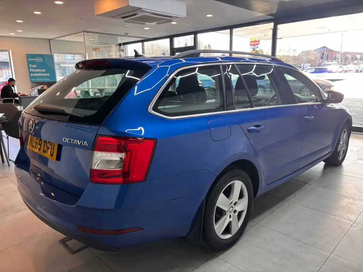 2019-skoda-octavia-16tdi-se-technology-estate-big-8