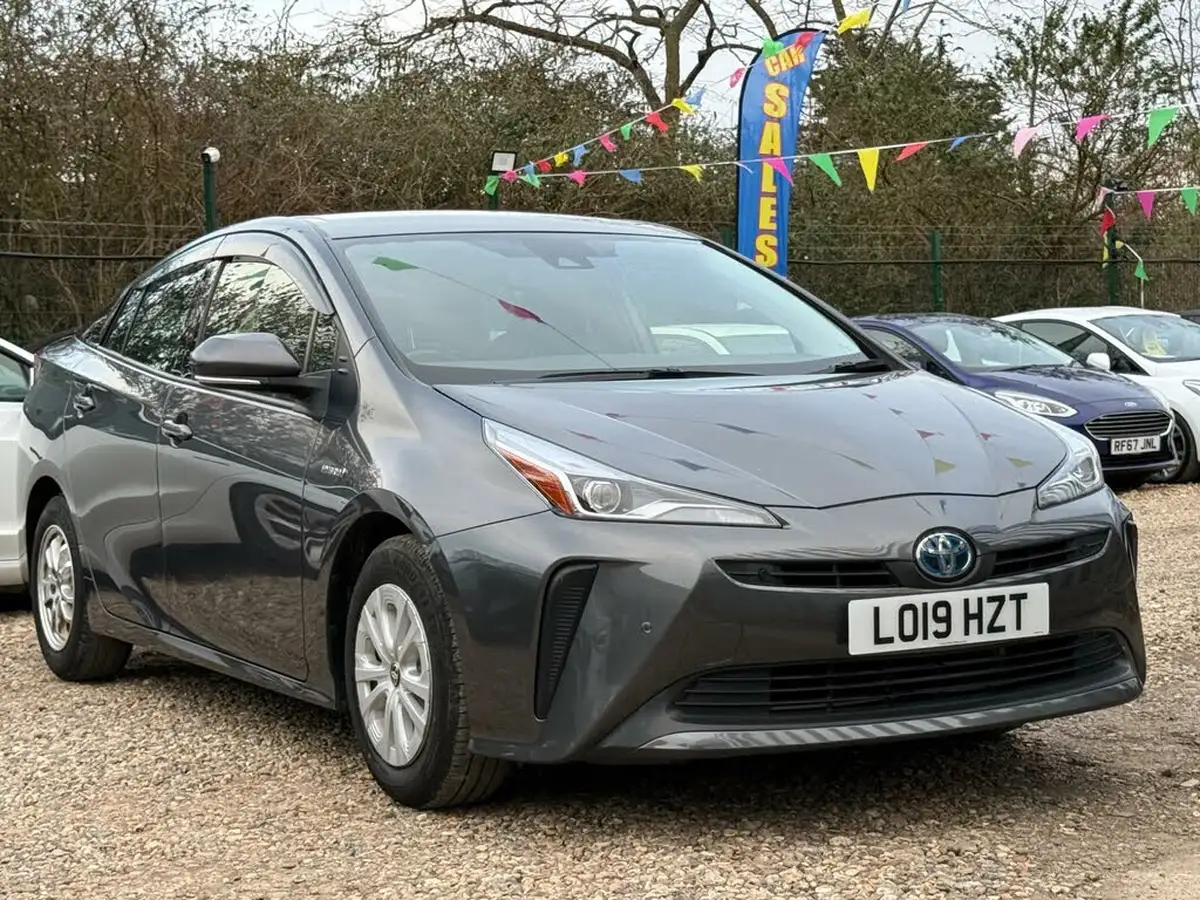 2019-toyota-prius-big-0