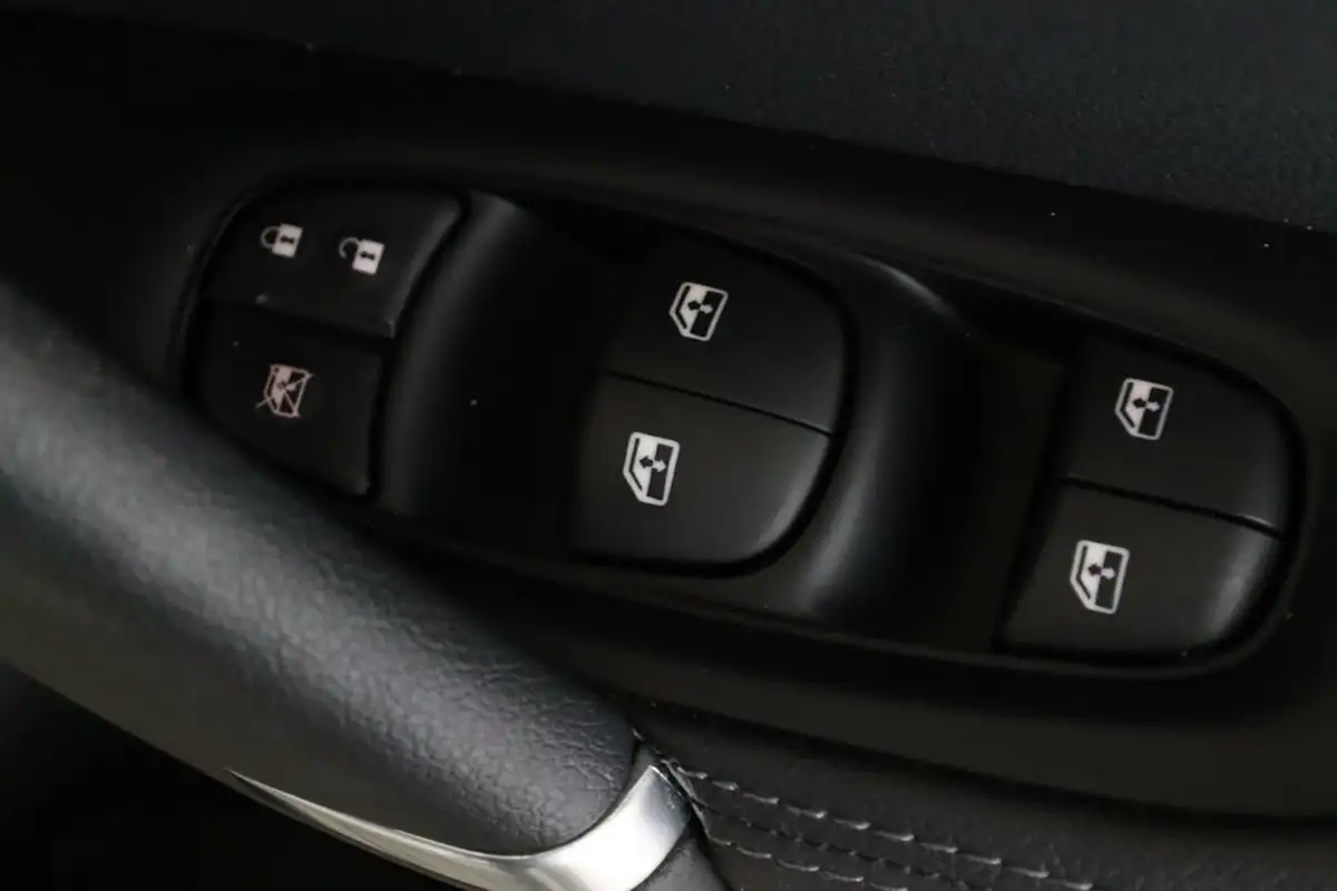 2021-nissan-qashqai-13-dig-t-n-motion-140ps-big-16