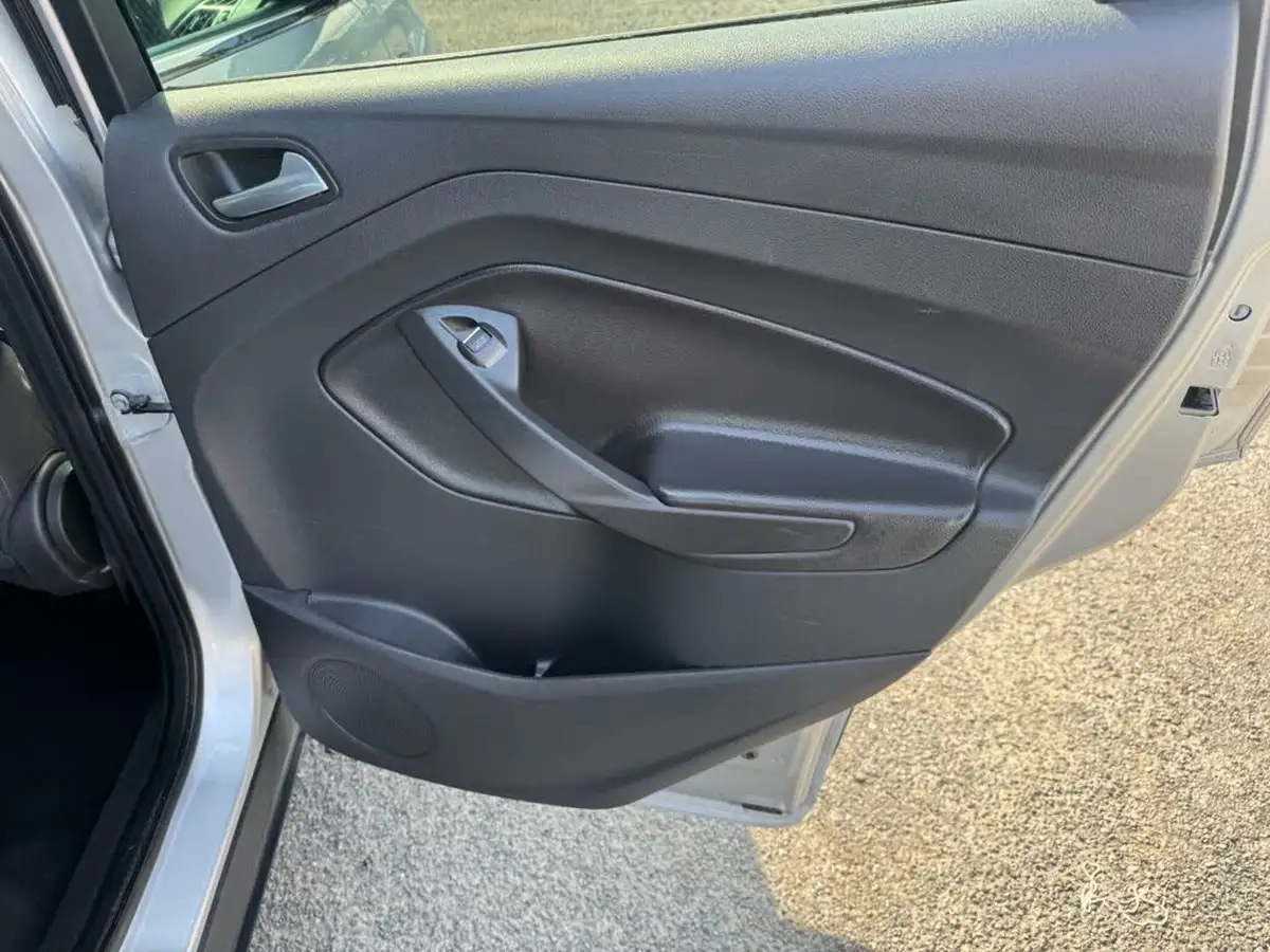 2013-ford-kuga-20tdci-zetec-big-31
