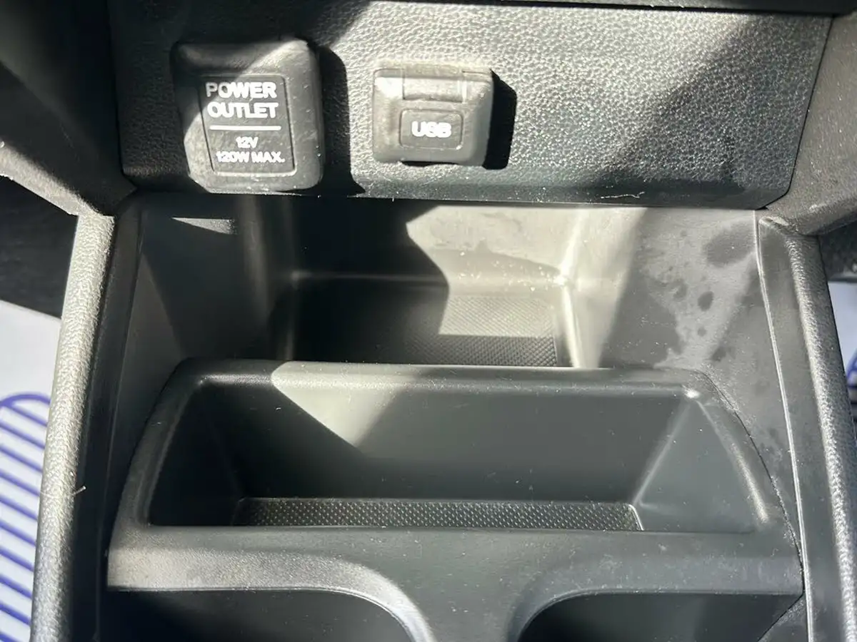 2013-honda-jazz-14-es-plus-big-36