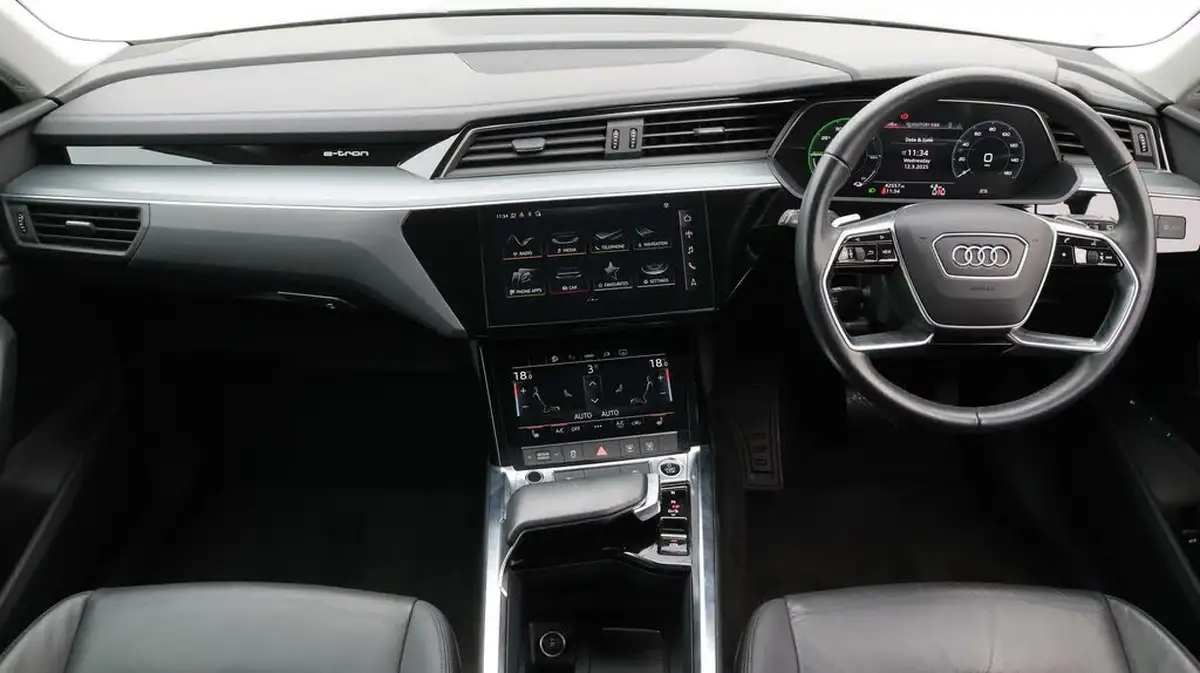 2021-audi-e-tron-55e-technik-station-wagon-big-13