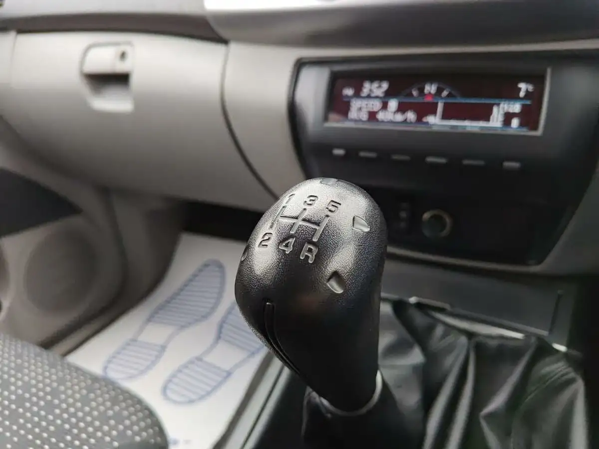 2012-mitsubishi-l200-25td-trojan-eu-v-cab-big-17