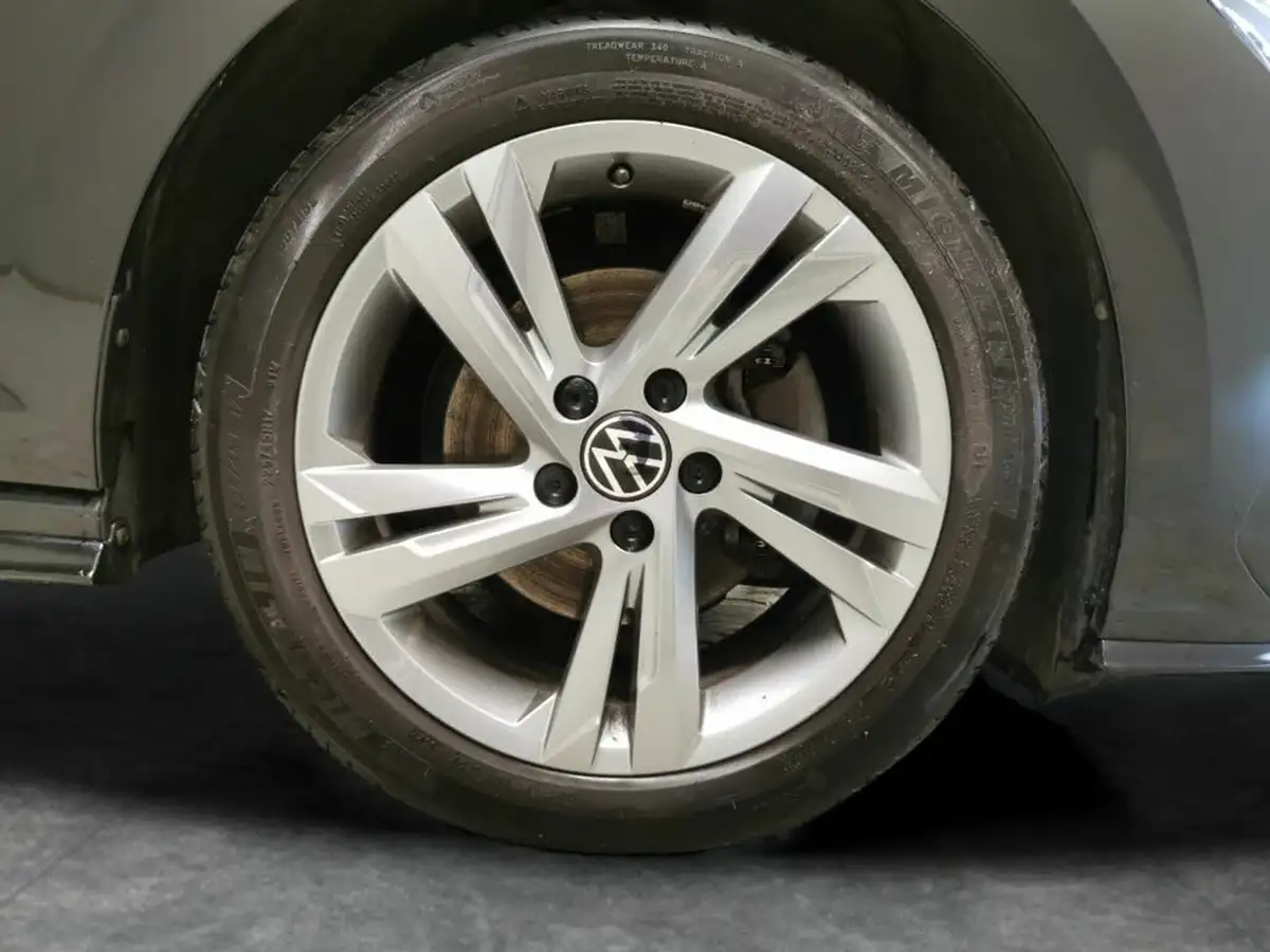 2022-volkswagen-golf-15-tsi-r-line-130ps-hatchback-big-28