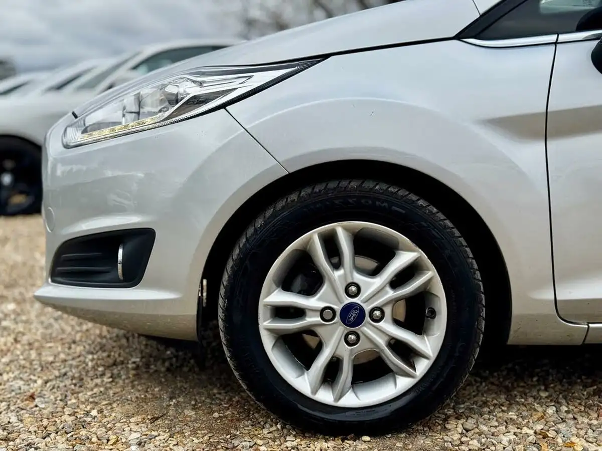 2016-ford-fiesta-125-zetec-5d-big-13