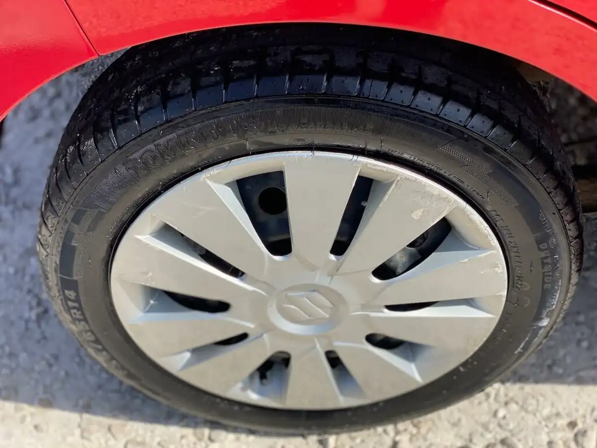 2012-suzuki-alto-10-sz-big-48