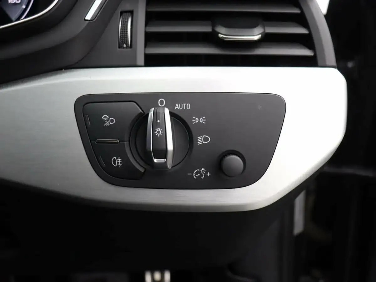 2022-audi-a4-avant-20-35-tfsi-s-line-tronic-big-23