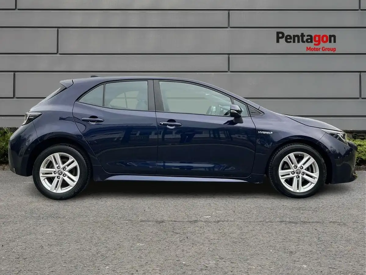2021-toyota-corolla-18-vvt-i-icon-tech-trk-hatchback-5d-big-12