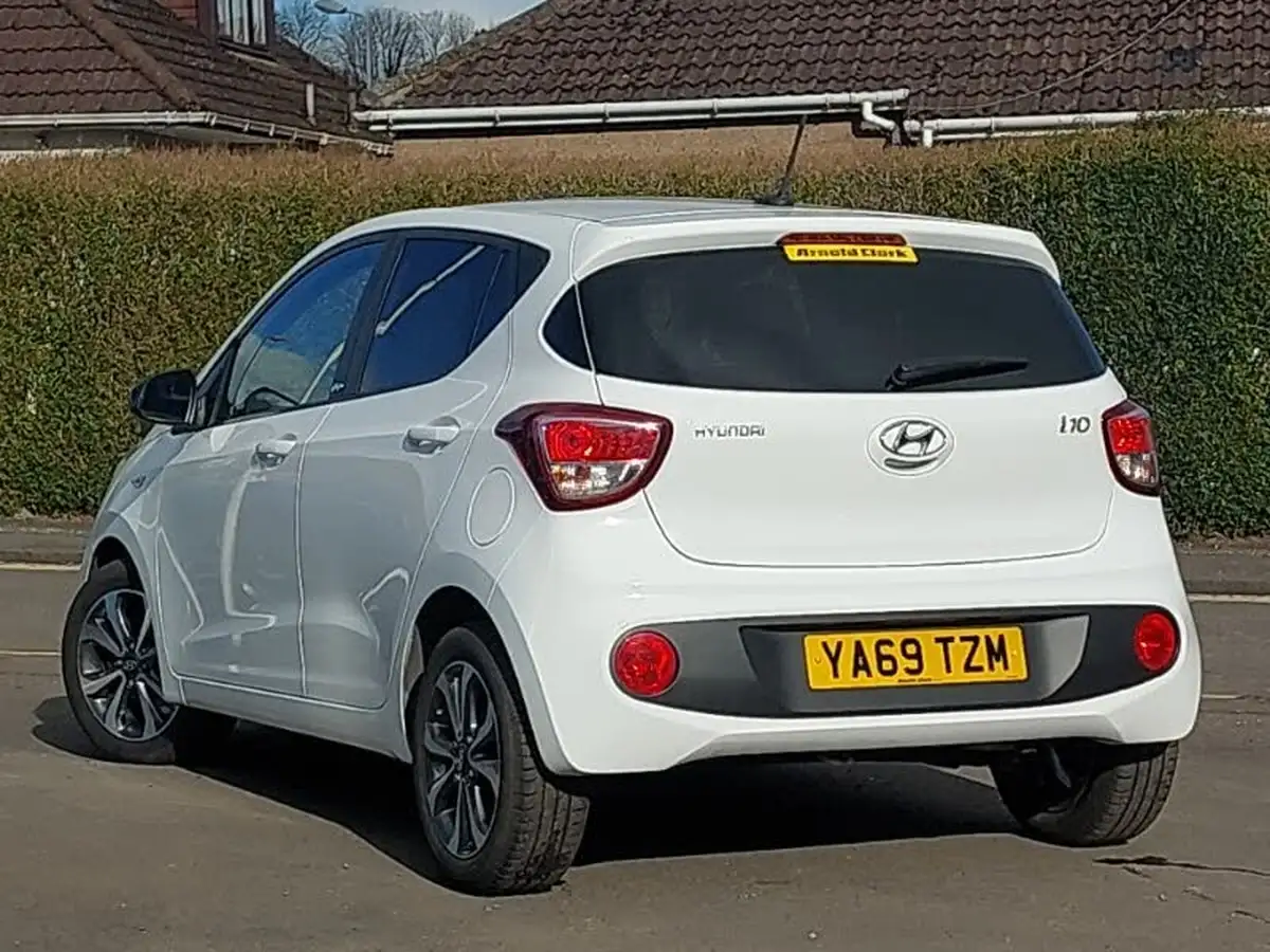2020-hyundai-i10-10-play-big-1