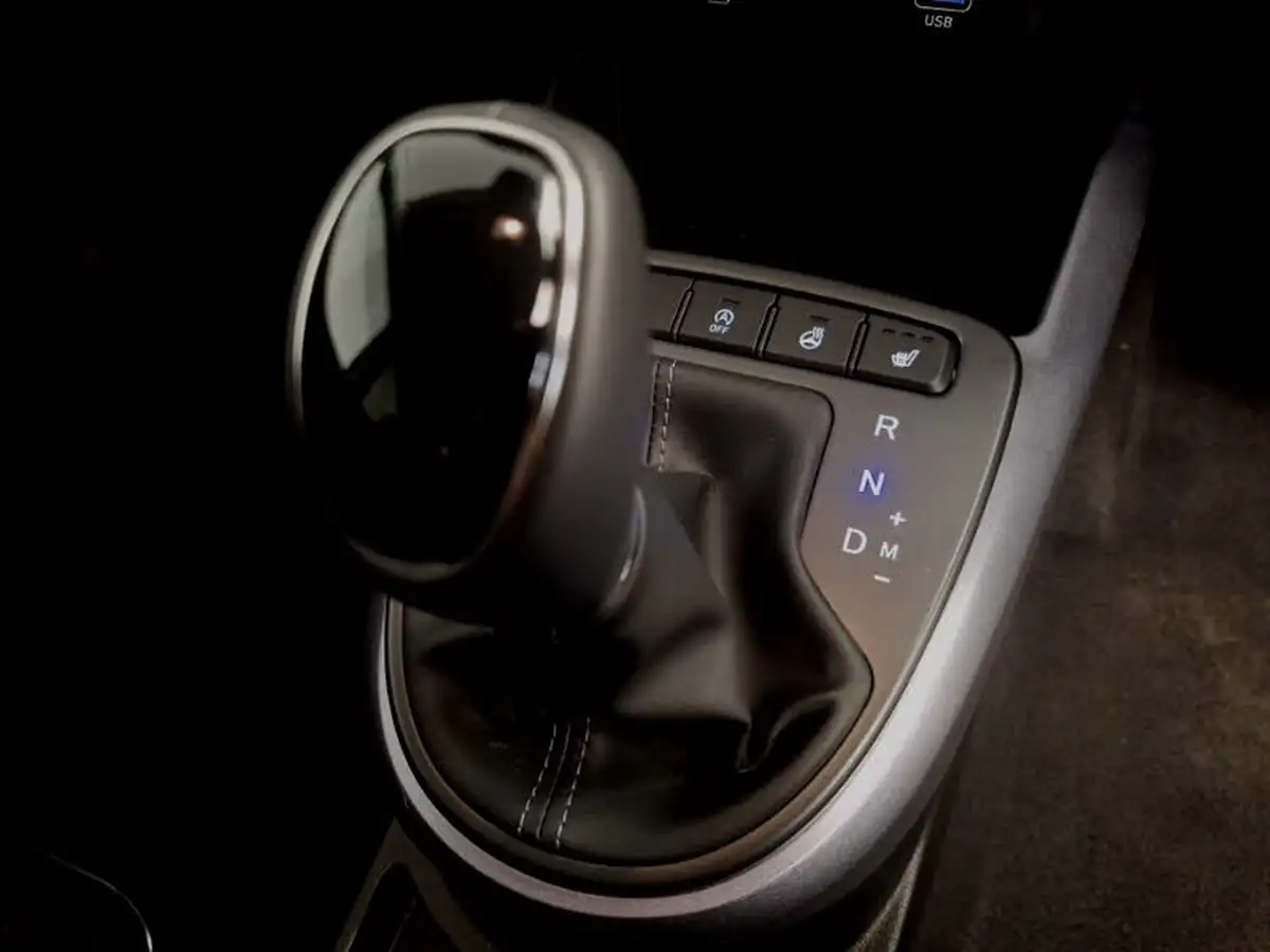 2024-hyundai-i10-10-premium-63ps-auto-big-18