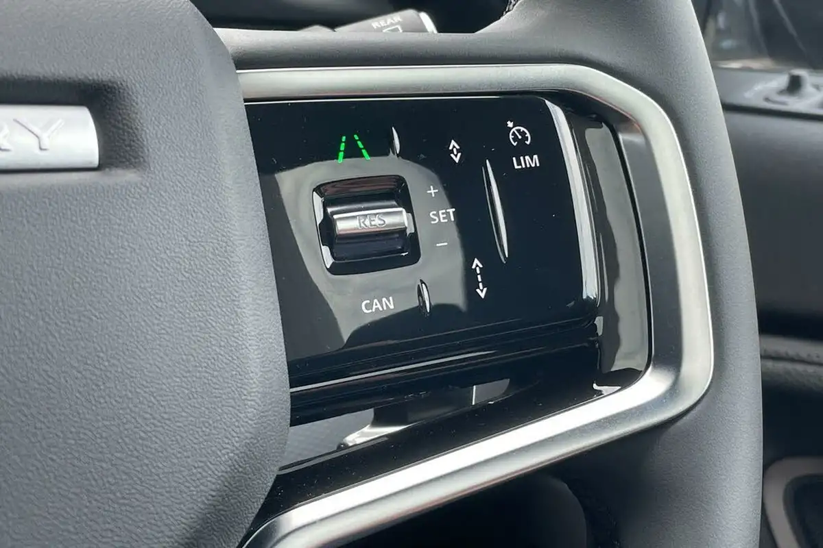 2024-land-rover-discovery-sport-15-p300e-dynamic-se-big-36