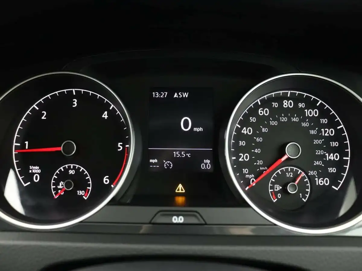 2018-volkswagen-golf-20tdi-se-nav-hatchback-5d-big-10