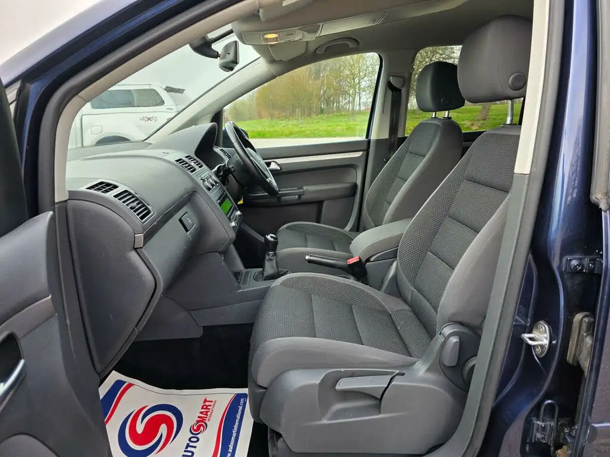 2015-volkswagen-touran-16td-se-big-9