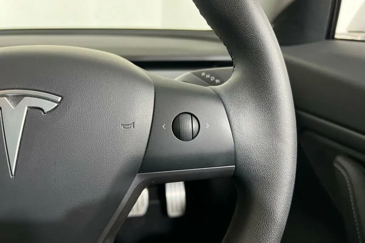 2021-tesla-model-3-e-performance-4x4-big-23