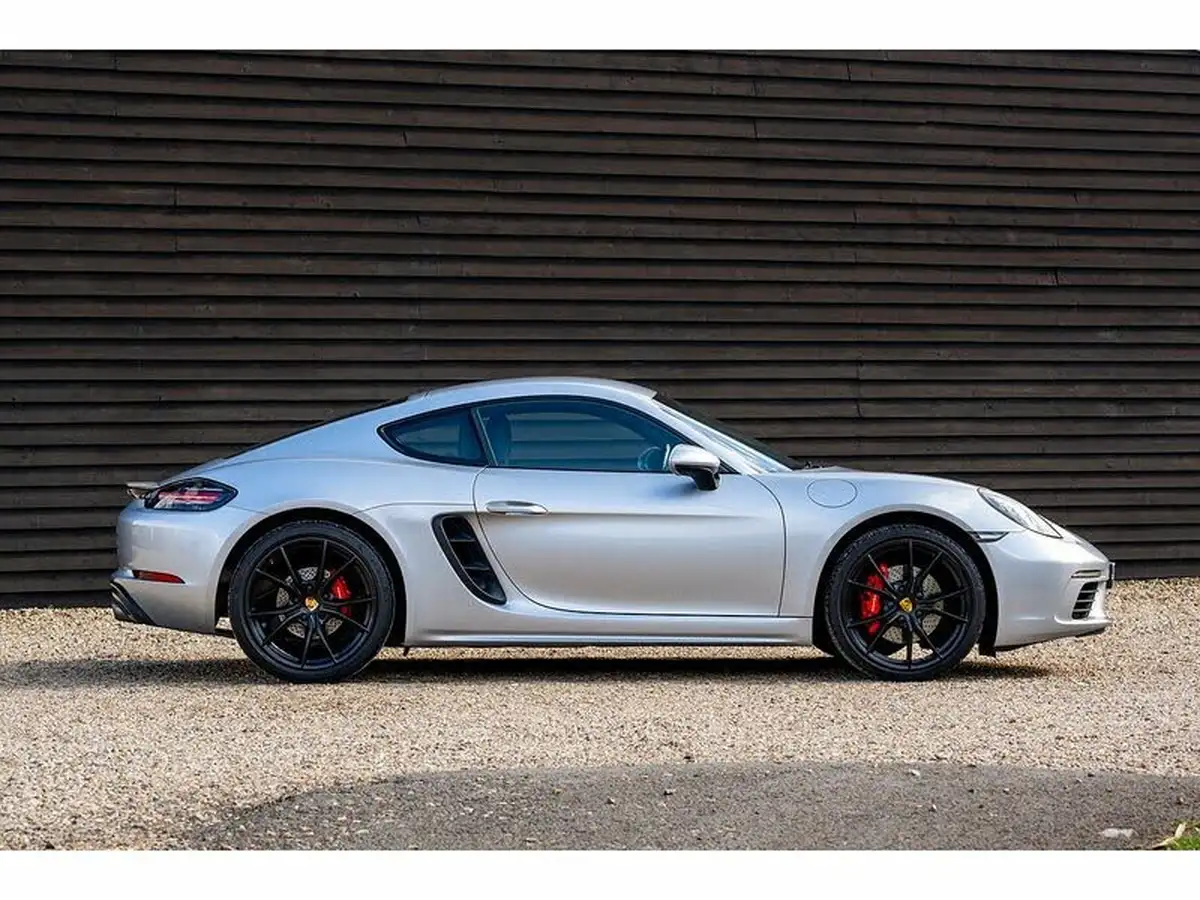 2016-porsche-cayman-718-20-big-32