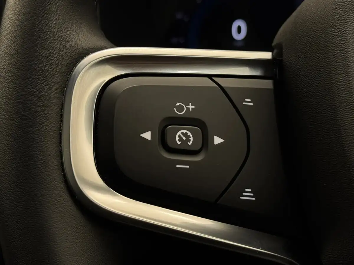 2024-volvo-xc40-20-b3-ultimate-big-21