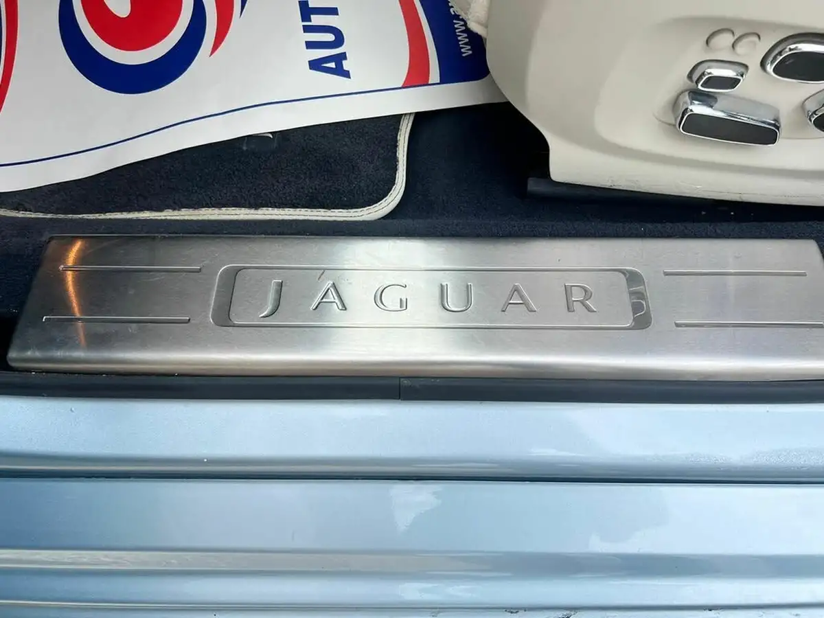 2011-jaguar-xj-series-30td-xj-portfolio-swb-big-47