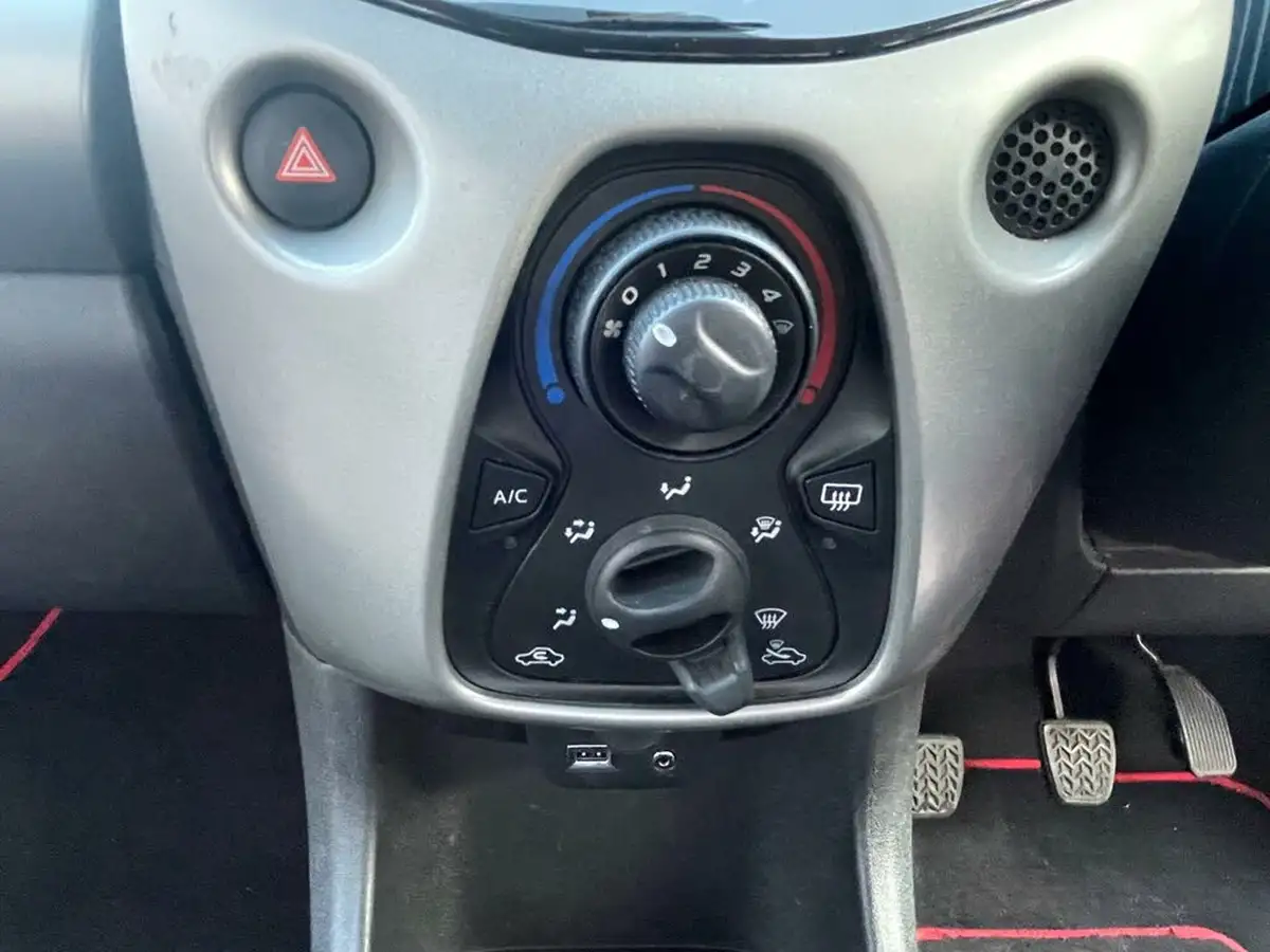 2016-citroen-c1-10-vti-feel-3d-big-25