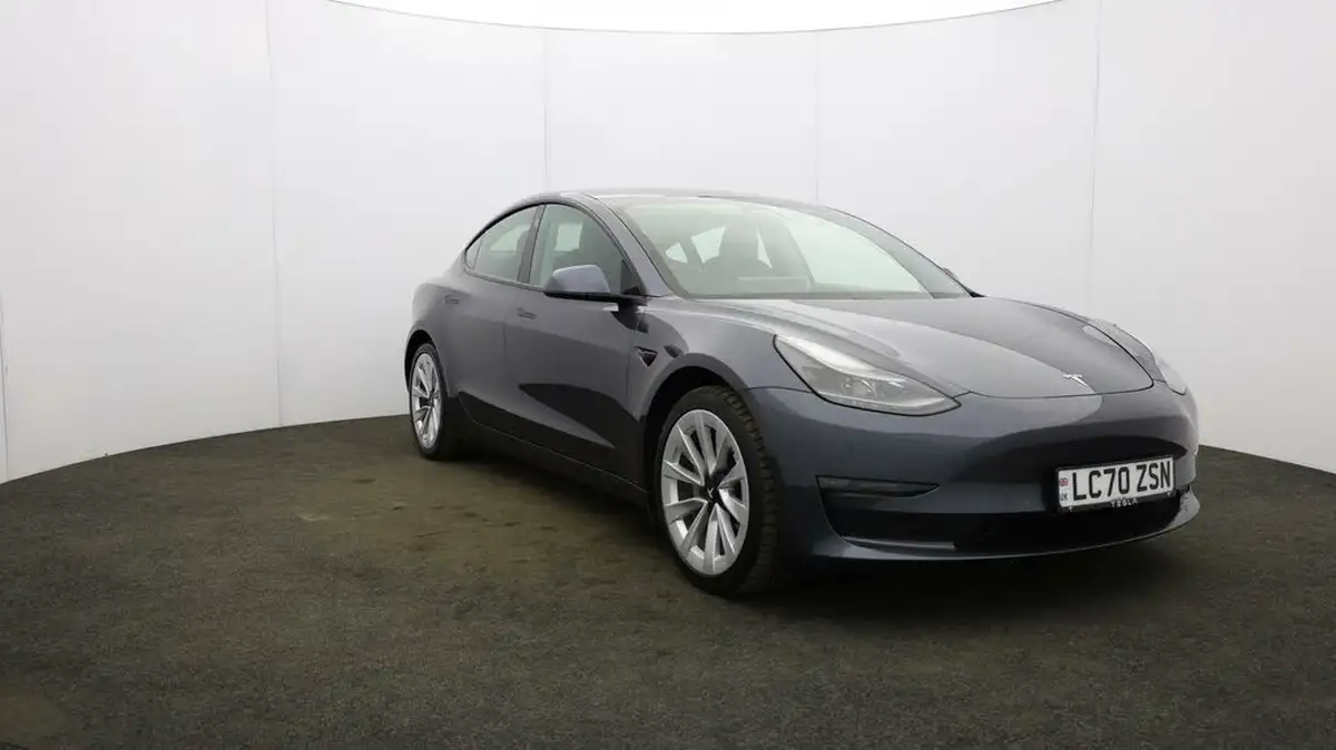 2020-tesla-model-3-e-long-range-big-45