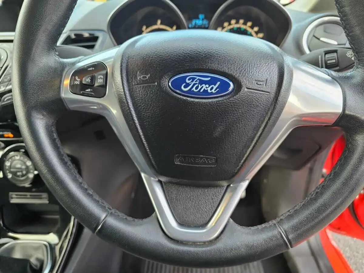 2015-ford-fiesta-16tdci-zetec-s-big-19