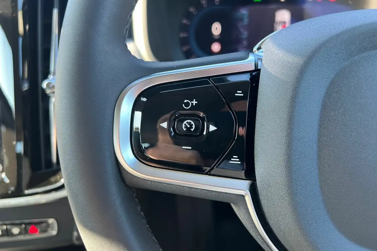 2024-volvo-v90-20-t6-plus-345bhp-dark-big-10