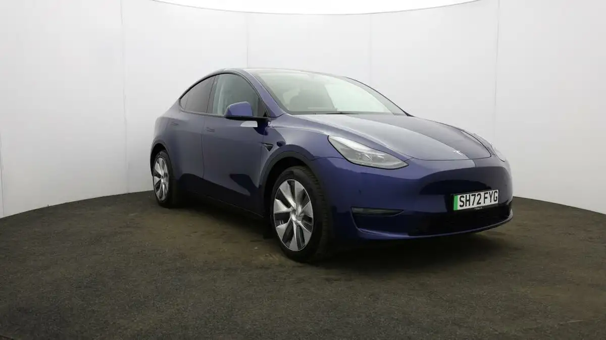 2022-tesla-model-y-e-long-range-big-0