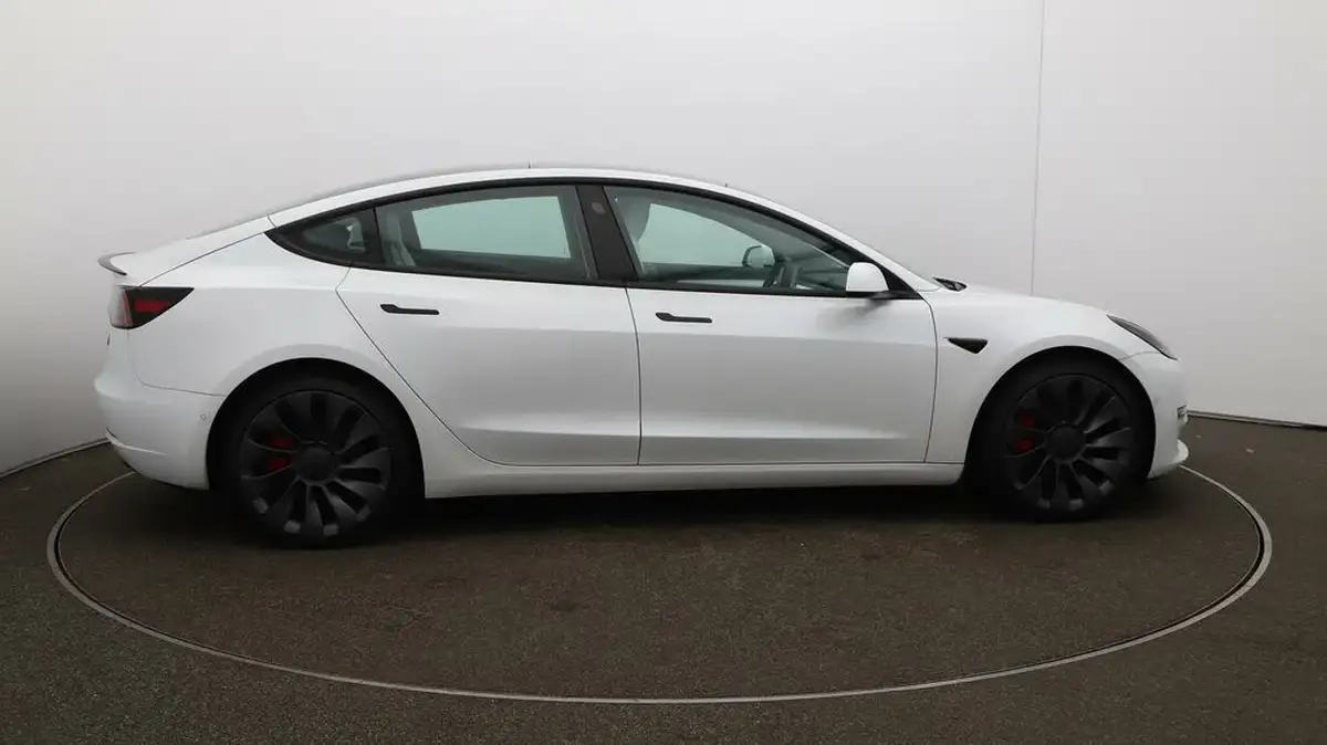 2021-tesla-model-3-e-performance-4x4-big-48