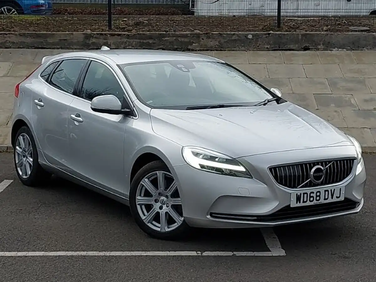 2018-volvo-v40-15-t3-inscription-big-0