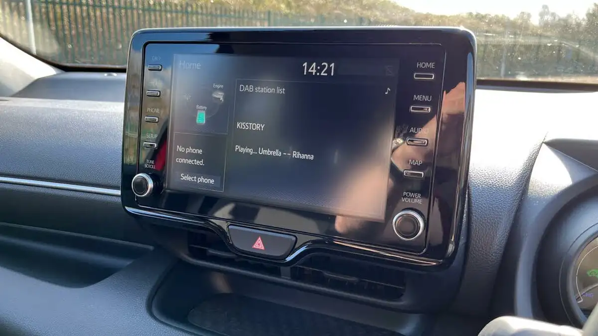 2020-toyota-yaris-15-vvt-i-design-big-6