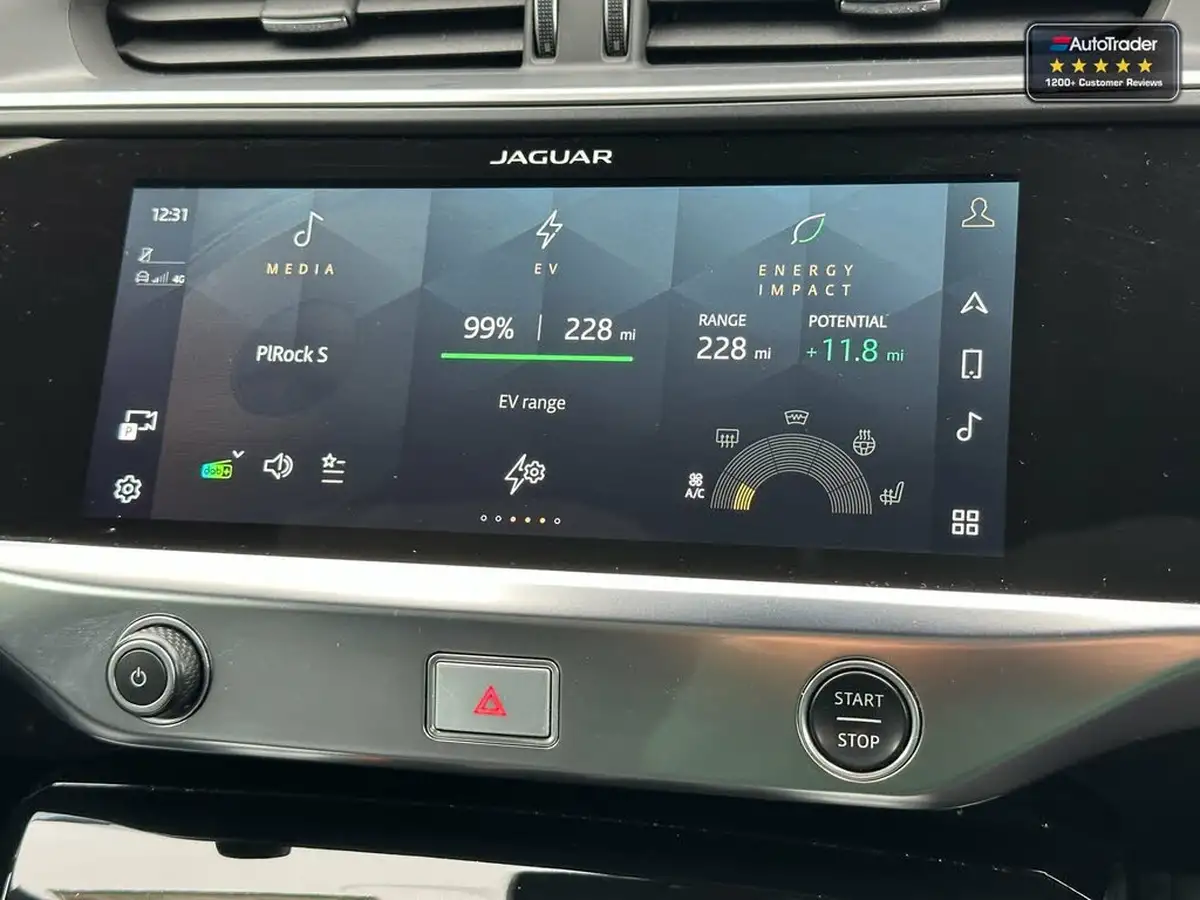 2022-jaguar-i-pace-ev400-black-big-19