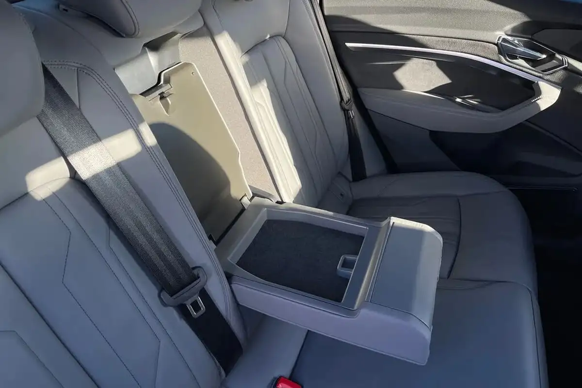 2022-audi-e-tron-50e-s-line-sportback-big-37