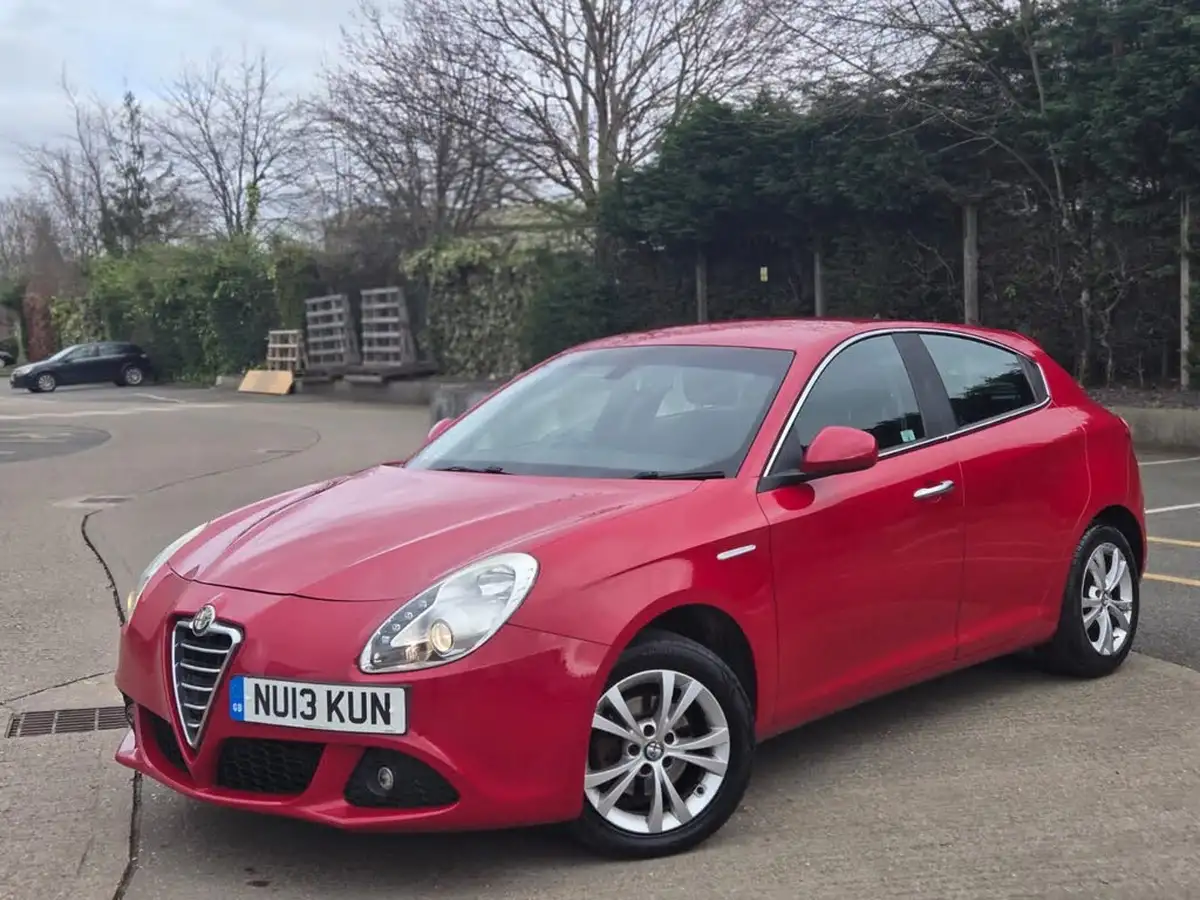 2013-alfa-romeo-giulietta-14-lusso-tb-120bhp-big-3