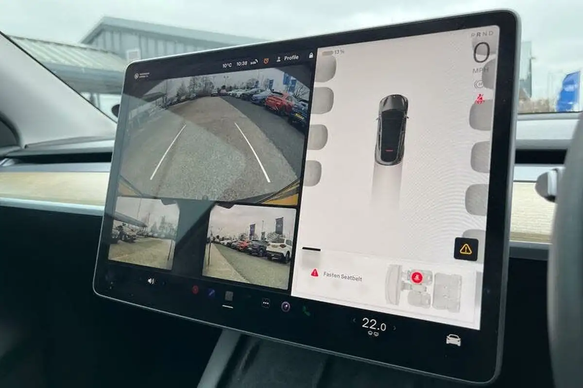 2022-tesla-model-y-e-long-range-big-31
