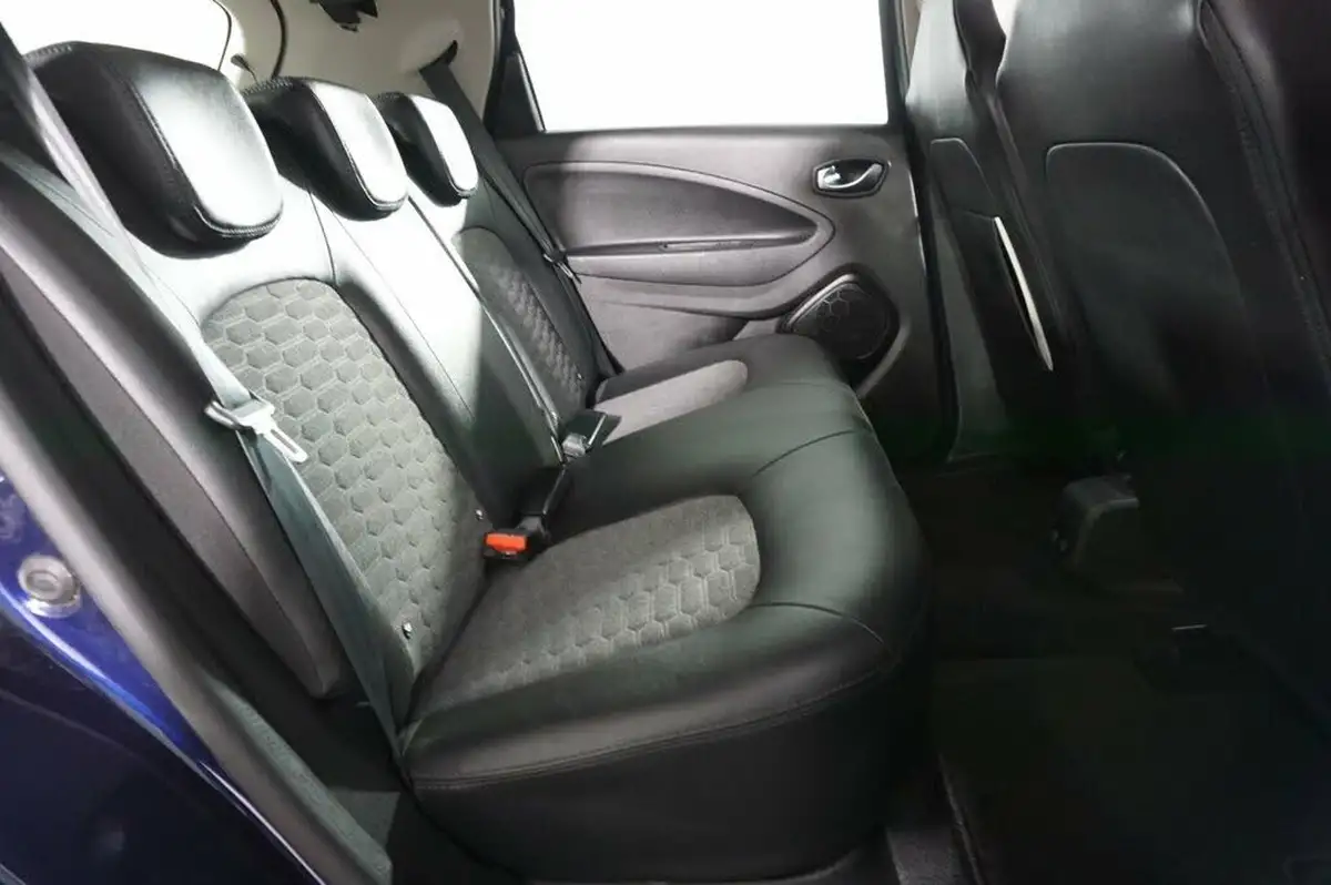 2021-renault-zoe-e-riviera-limited-edition-big-20
