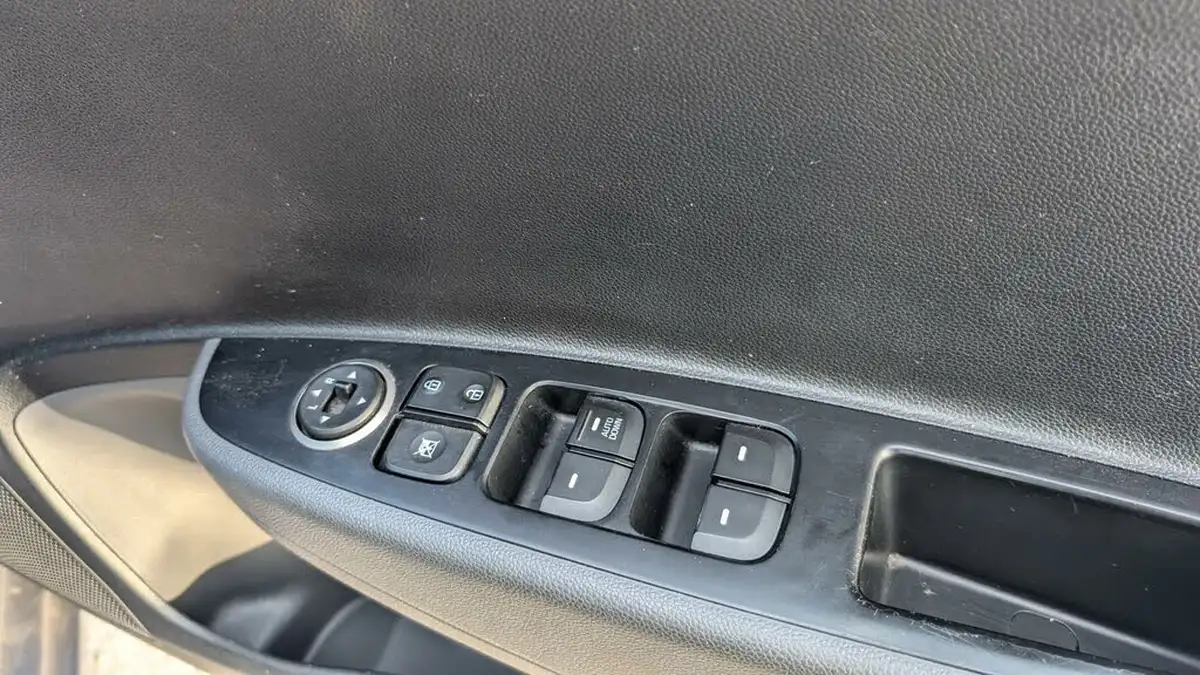 2017-hyundai-i10-10-se-big-6