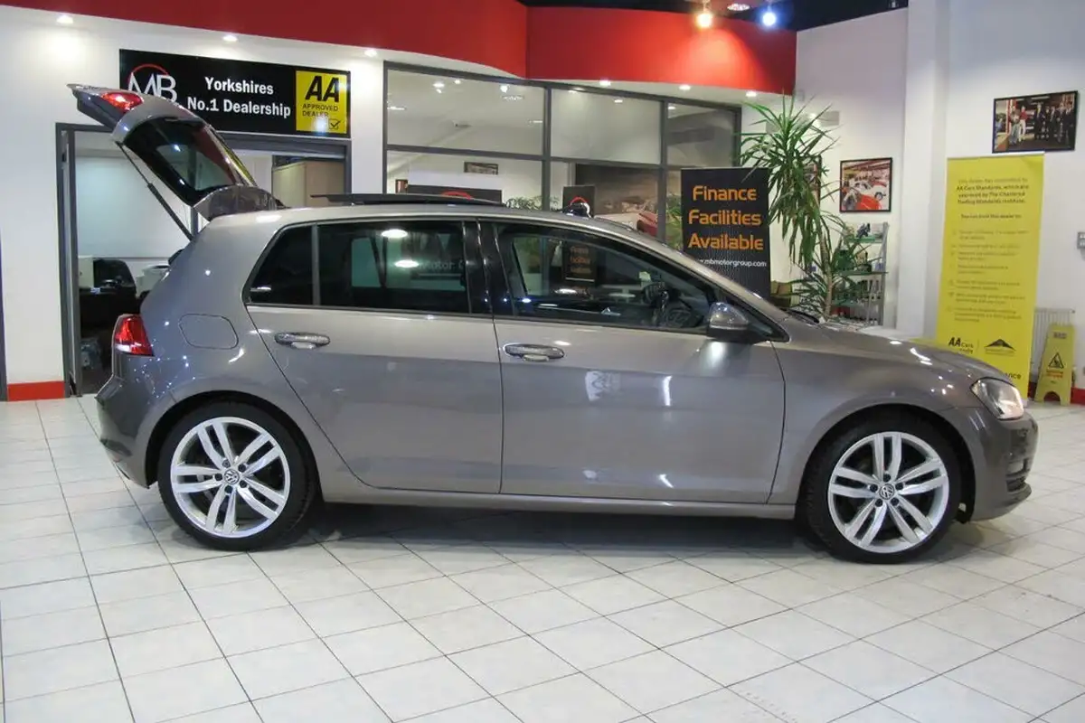 2016-volkswagen-golf-20tdi-gt-edition-5d-dsg-big-53