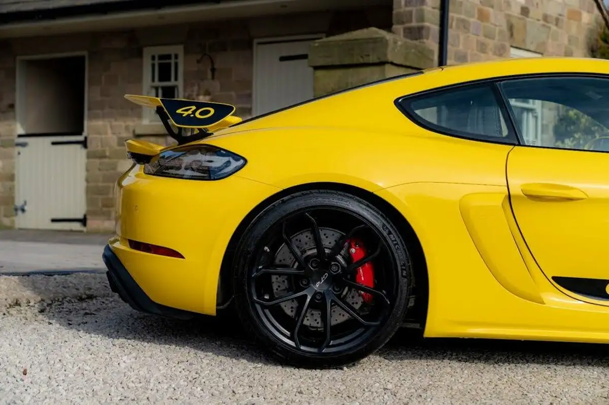 2023-porsche-cayman-718-40-cayman-gt4-pdk-big-19