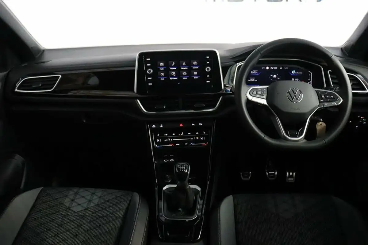 2024-volkswagen-t-roc-15-tsi-r-line-hatchback-5d-big-2