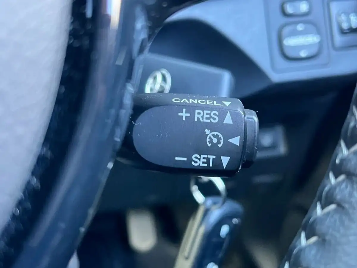 2020-toyota-yaris-15-vvt-i-icon-111bhp-1496cc-cvt-big-10