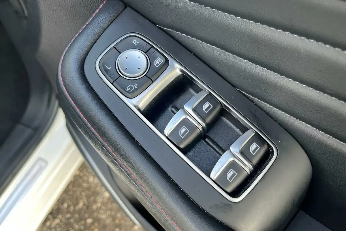 2023-mg-hs-15t-gdi-exclusive-258ps-plug-in-hybrid-auto-big-17