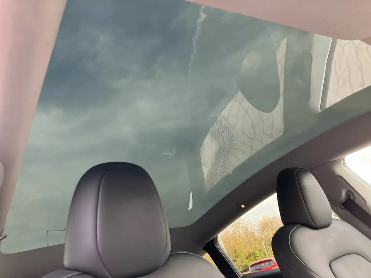 2023-tesla-model-y-e-rwd-big-42