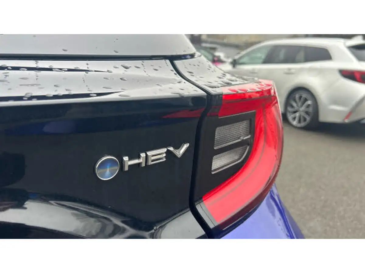 2024-toyota-yaris-15-vvt-i-gr-sport-128bhp-big-27