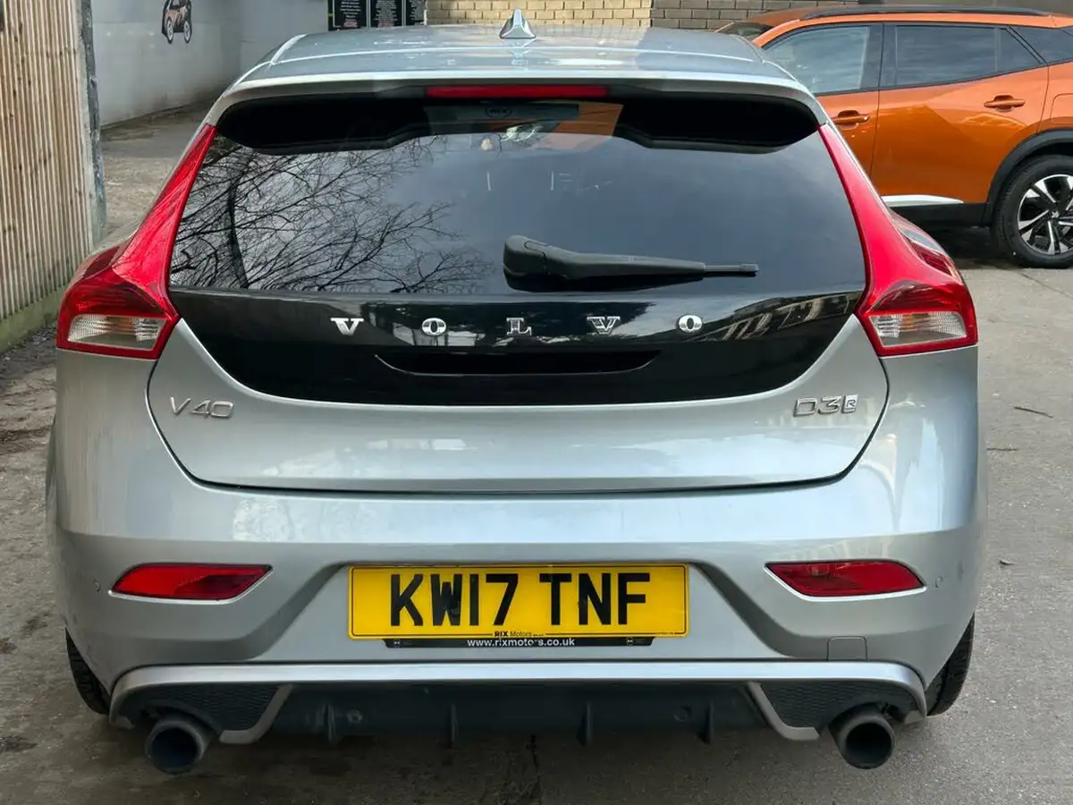 2017-volvo-v40-20td-d3-r-design-nav-plus-big-17