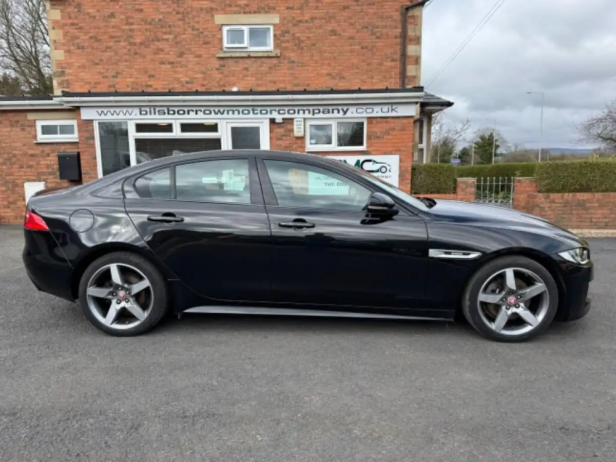 2016-jaguar-xe-20d-r-sport-180ps-big-7
