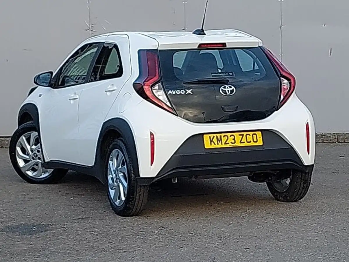 2023-toyota-aygo-x-10-vvt-i-pure-cvt-big-1