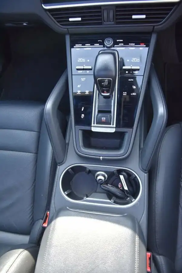 2019-porsche-cayenne-30-v6-s-big-39