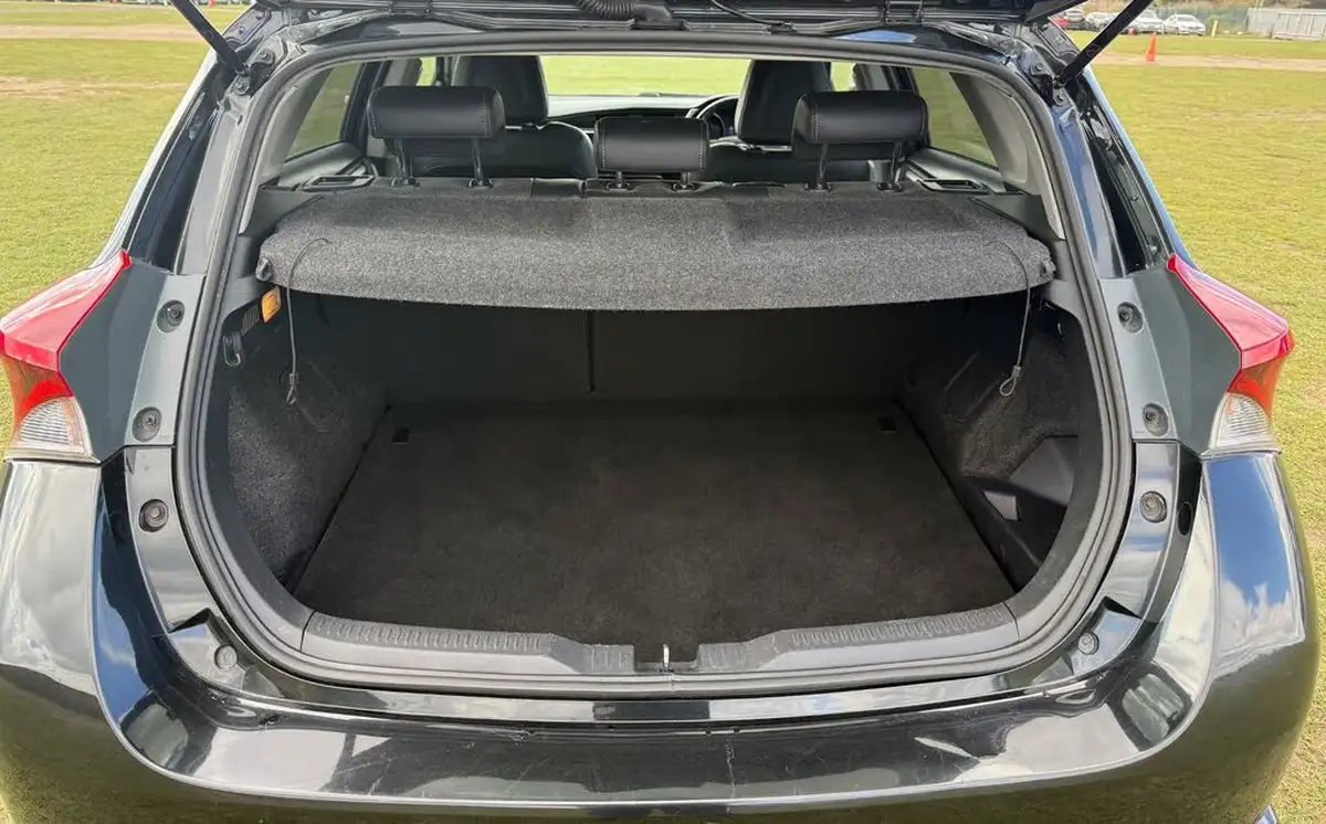 2018-toyota-auris-18-vvt-i-hsd-excel-pan-roof-hatchback-big-25