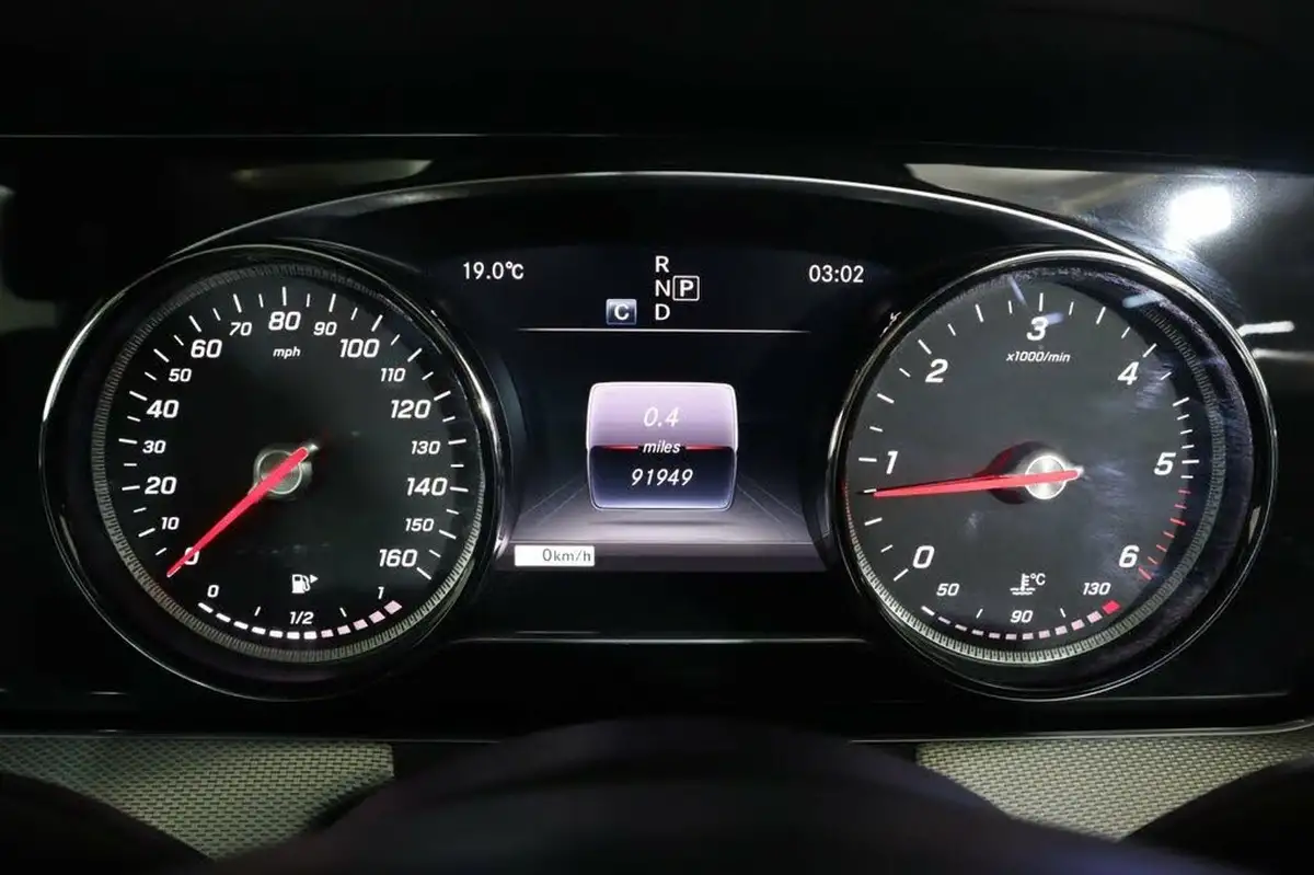 2018-mercedes-benz-e-class-20d-e220d-se-premiumss-saloon-4d-big-18